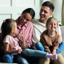 famille-couple-enfant-personnage